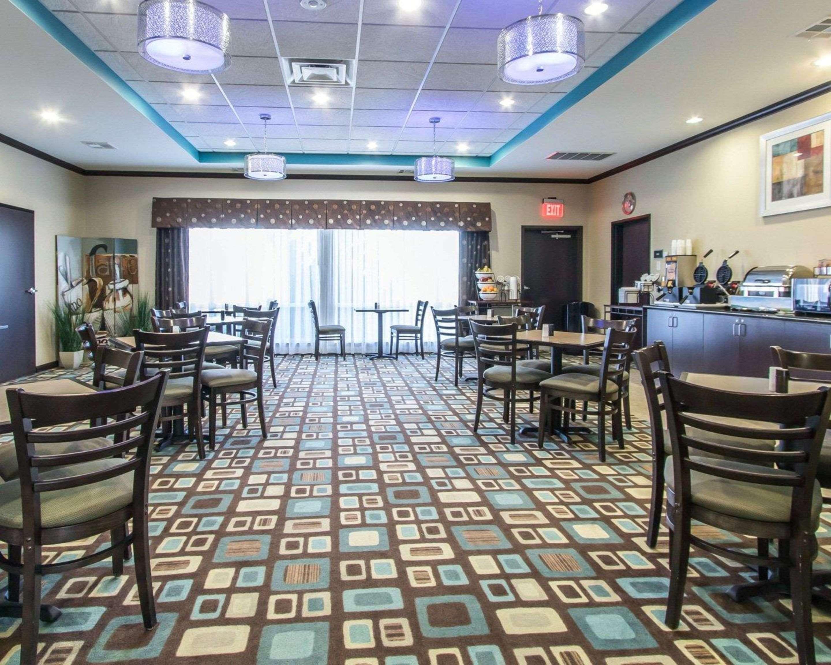 Comfort Inn & Suites Oklahoma City West - I-40 Экстерьер фото