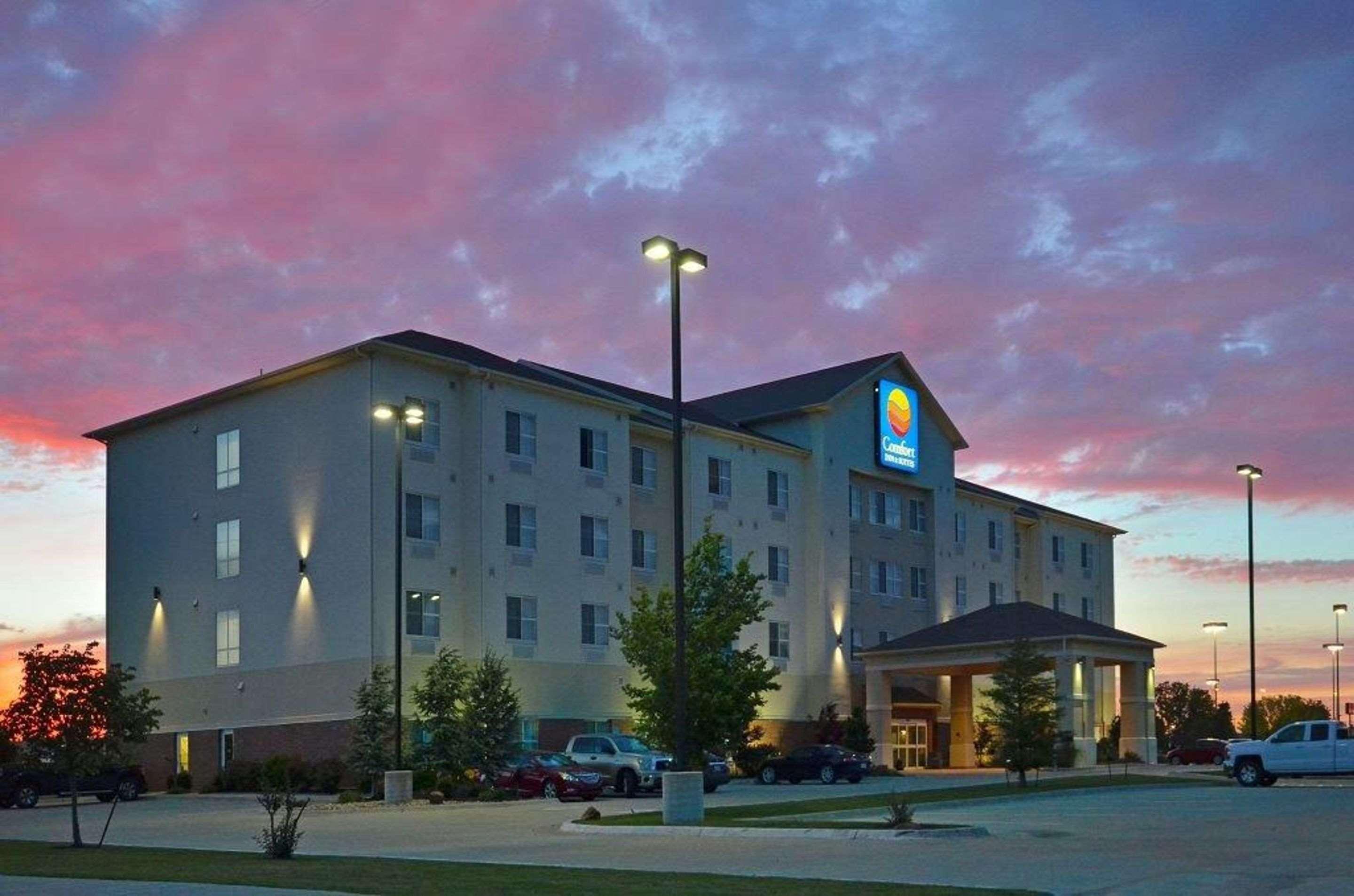 Comfort Inn & Suites Oklahoma City West - I-40 Экстерьер фото